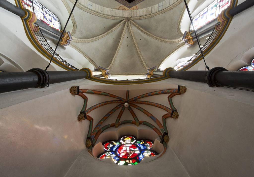 Blick in das Gewölbe von Chor und Apsis St. Severin