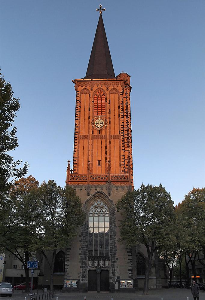 St. Severin, frontale Turmansicht