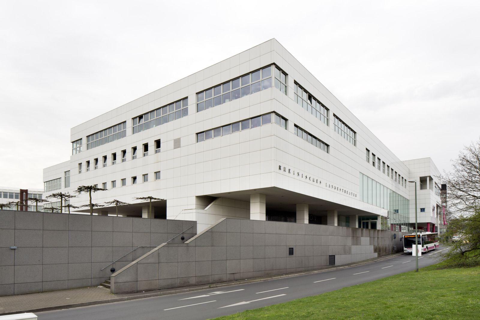 Rückansicht des Gebäudekomplexes