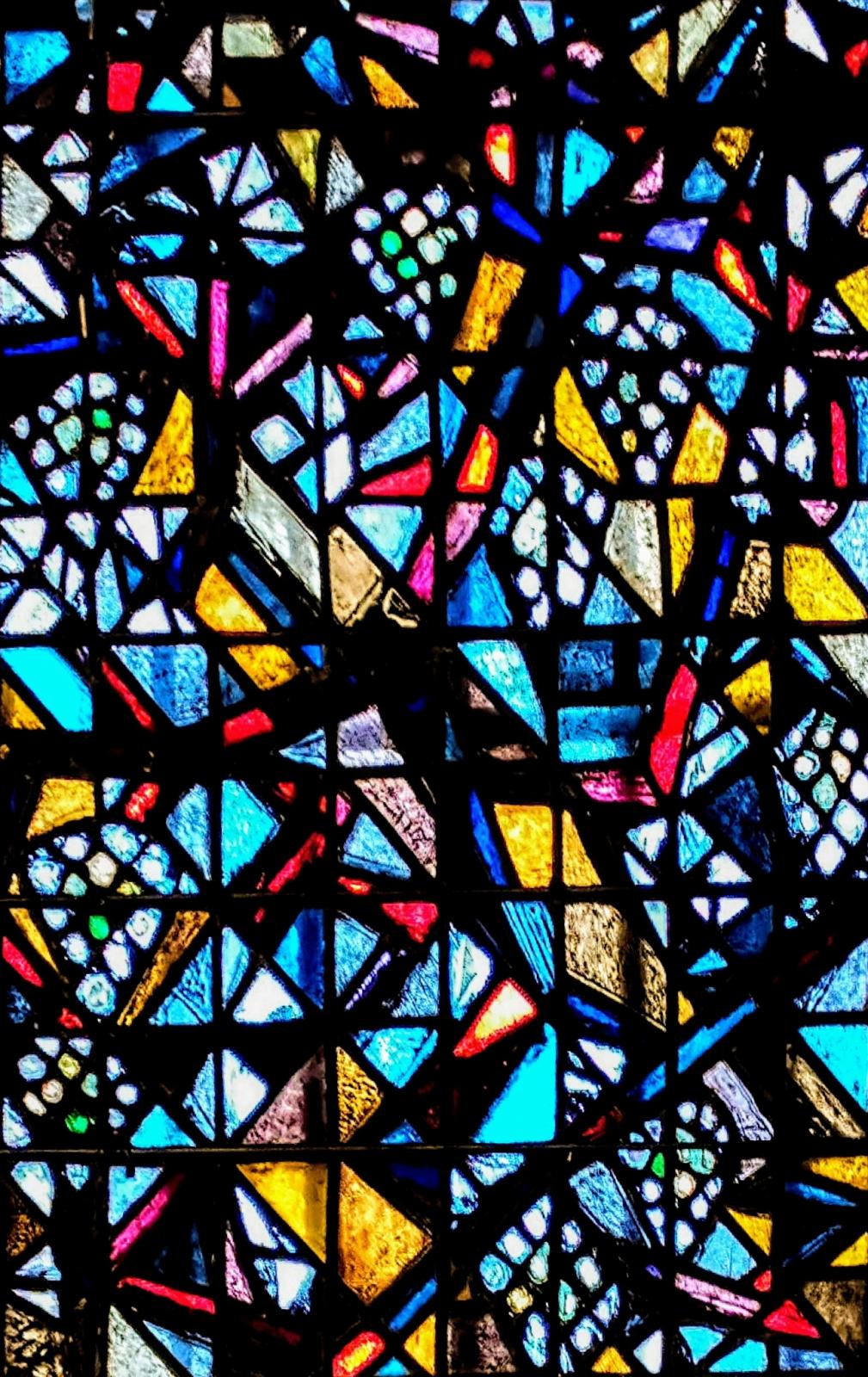 Glasfenster im Chor