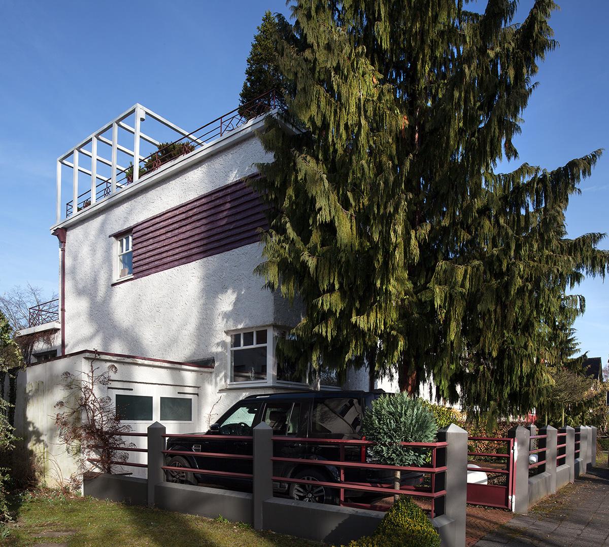 Arnsberg, Trift 10, linke Seitenfassade mit Dachterrasse
