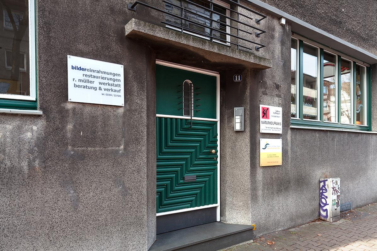 Schwerte, Rathausstraße 11, Eingangstür und Fenster