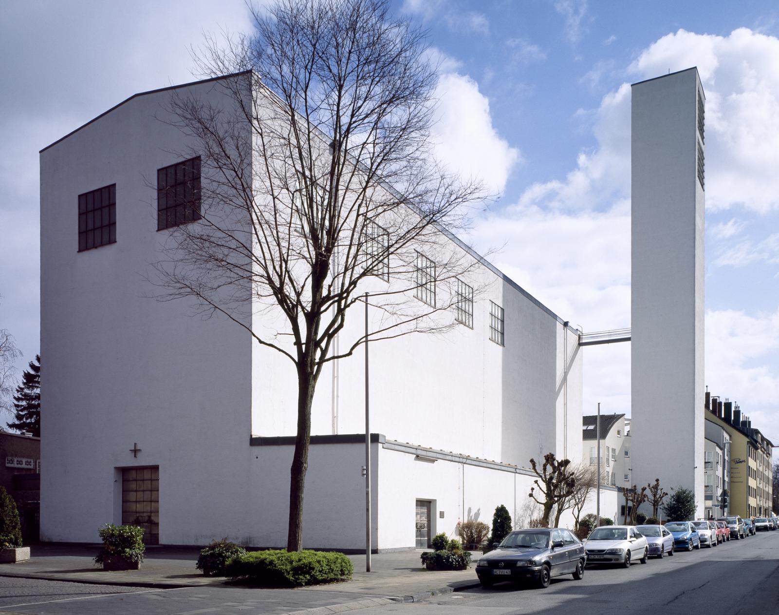 Außenansicht der Kirche St. Fronleichnam