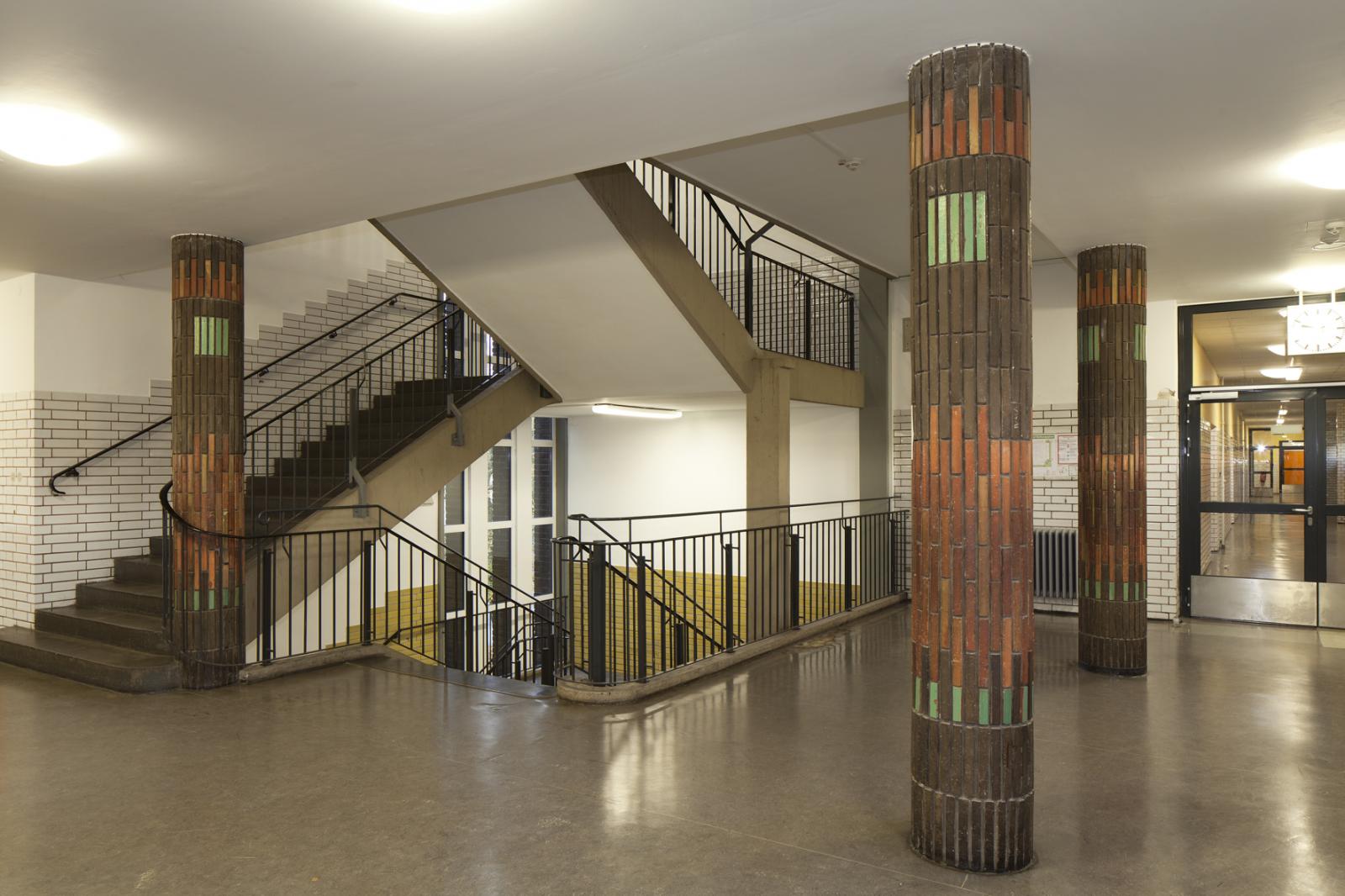 Innenansicht Treppenhaus des Carl-Duisberg-Realgymnasiums