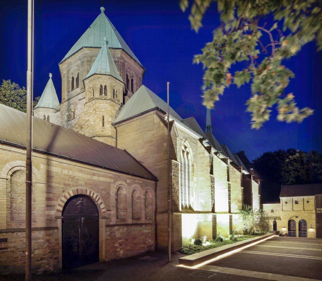 Essener Dom bei Nacht
