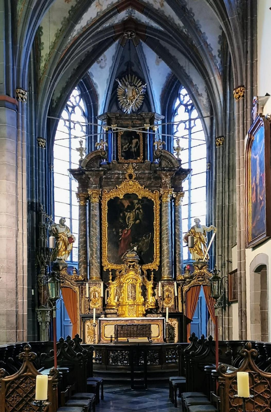 Barocker Hochaltar im Chor des Mittelschiffes