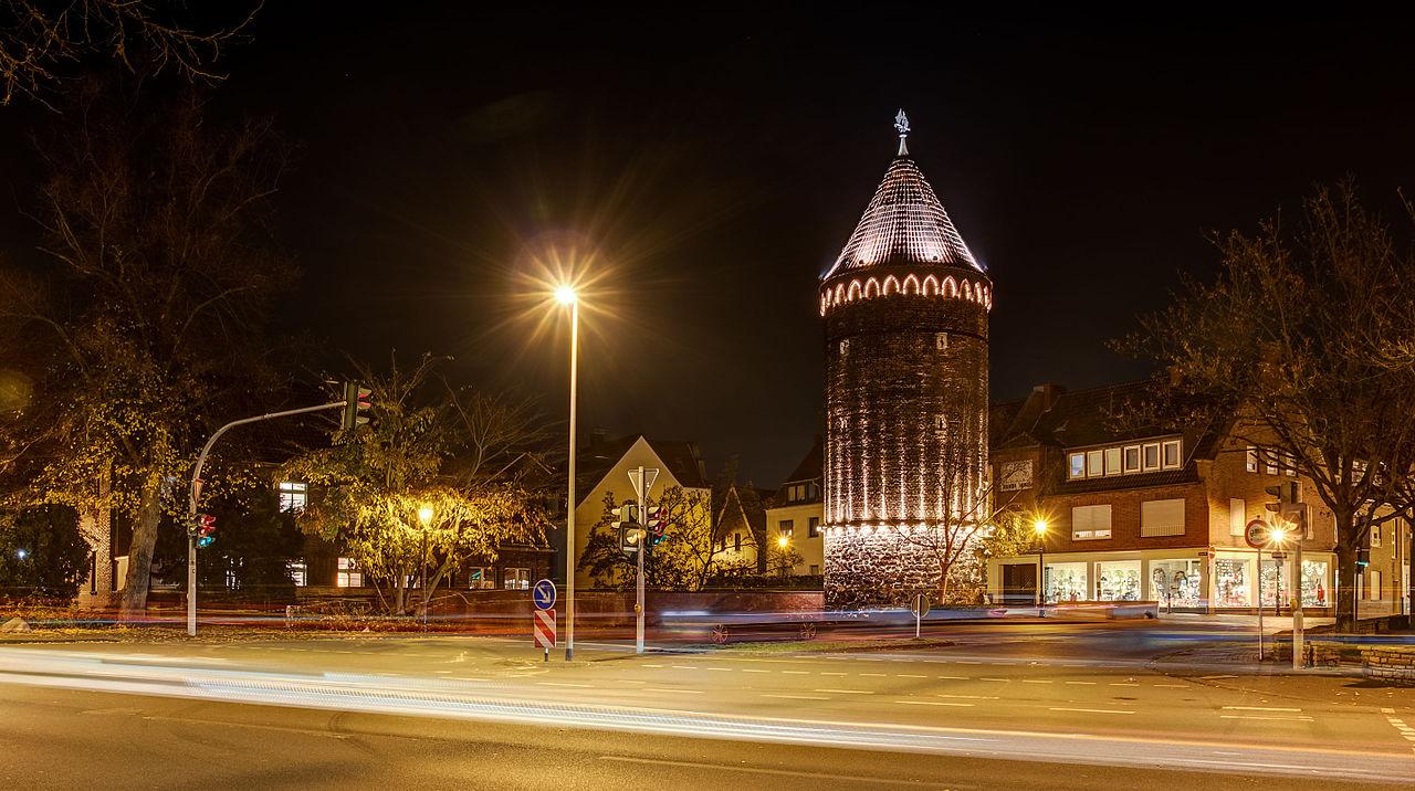 Siebenteufelsturm bei Nacht