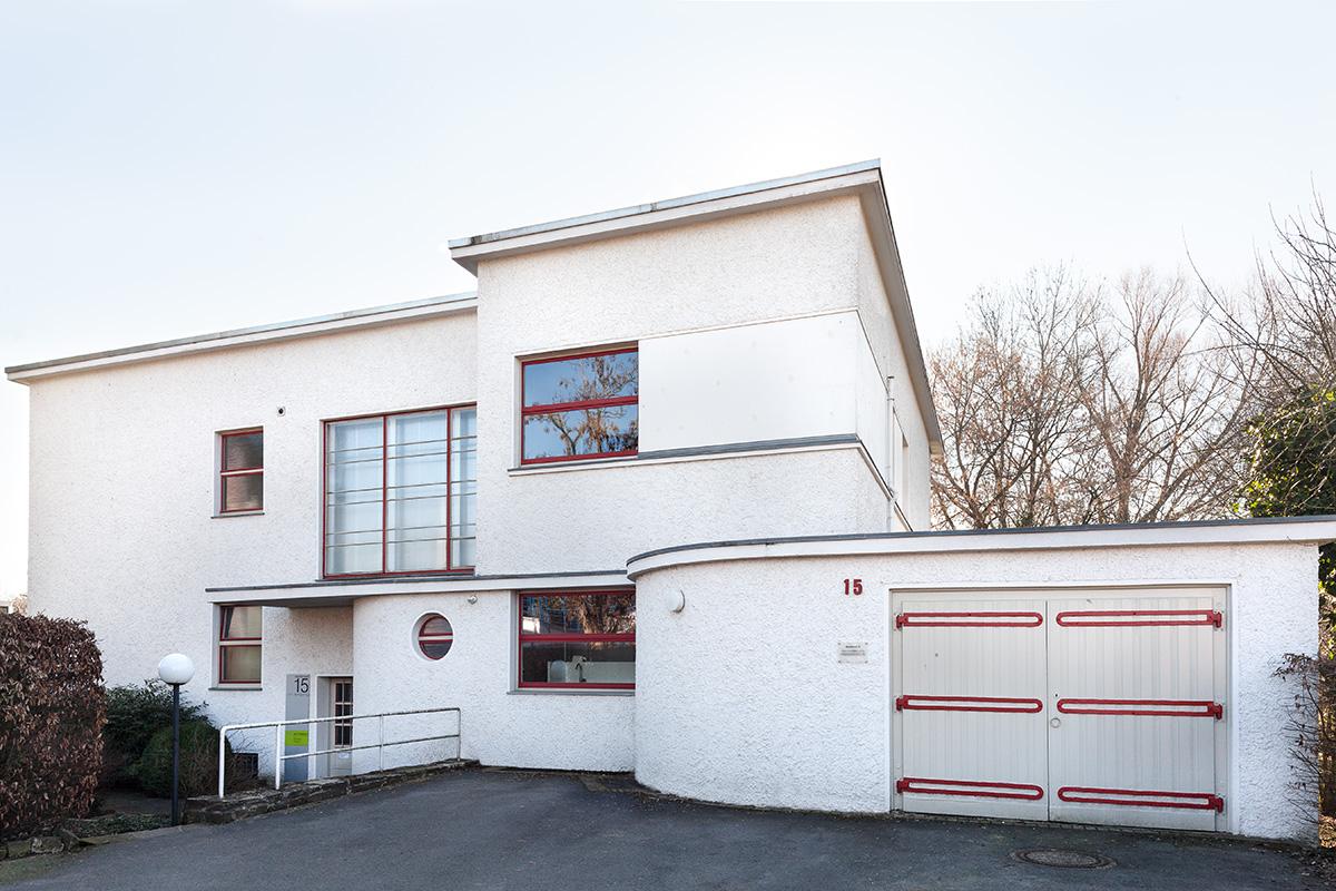 Lemgo, Slavertorwall 15, Haus Kleßmann, Eingangsbereich zur ehem. Praxis mit Garage