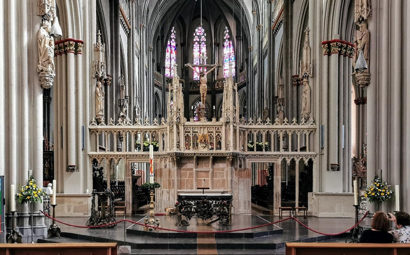 Blick auf den Lettner im Dom St. Viktor