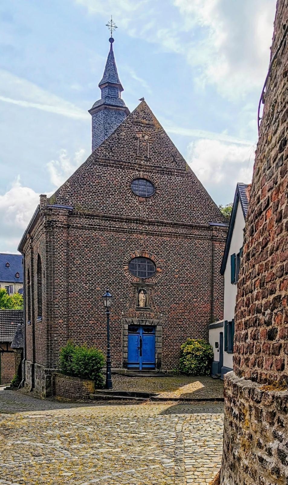 Schlosskapelle, Westfassade