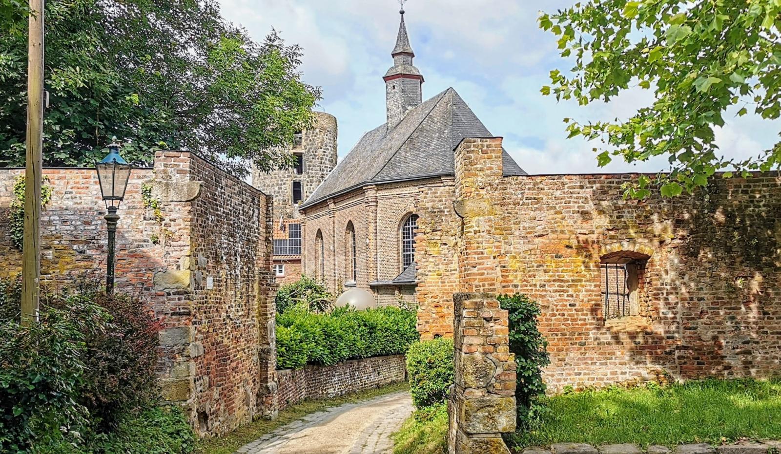 Schlosskapelle von Osten