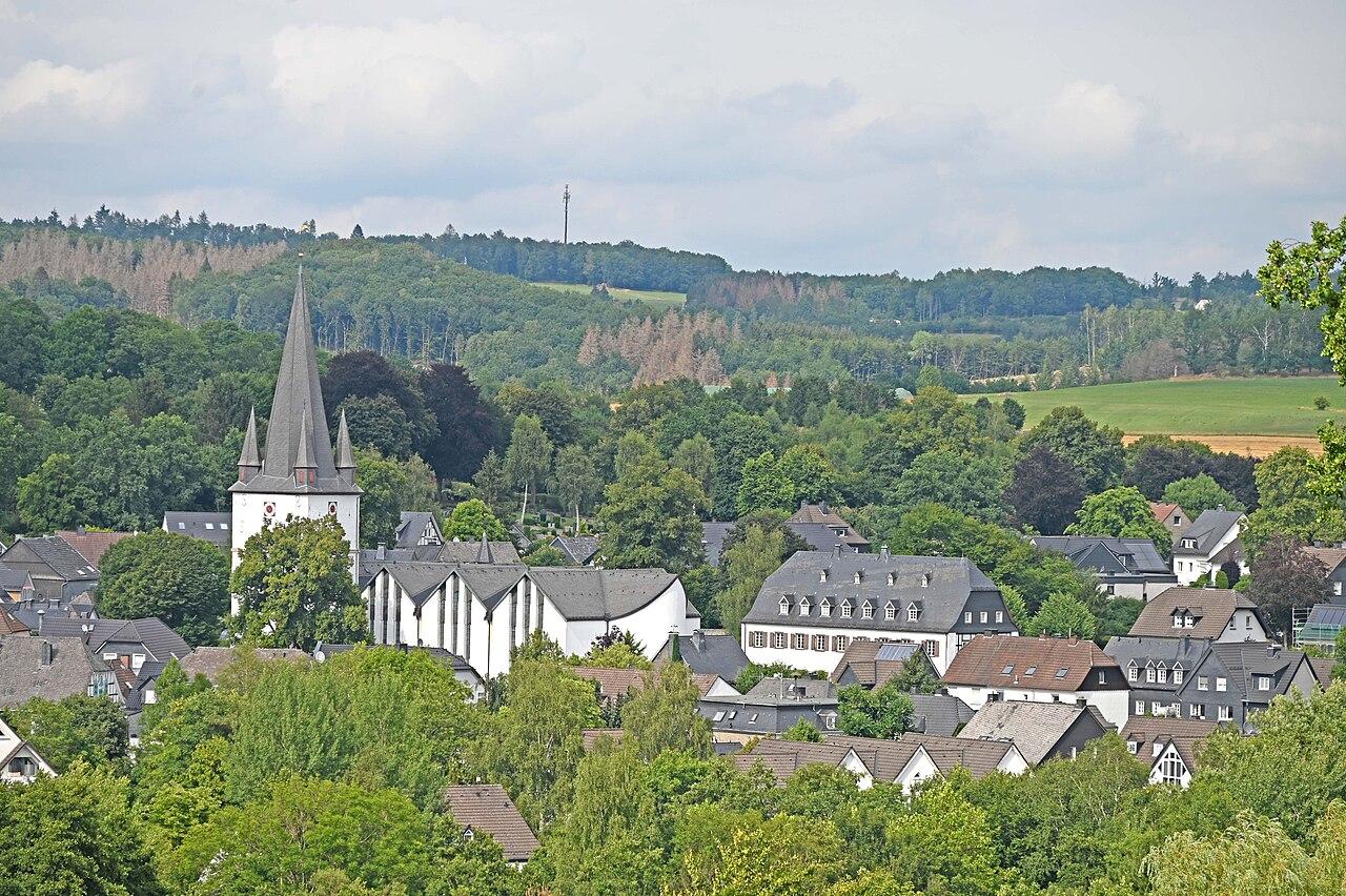 St. Clemens mit Anbau der 1960er Jahre