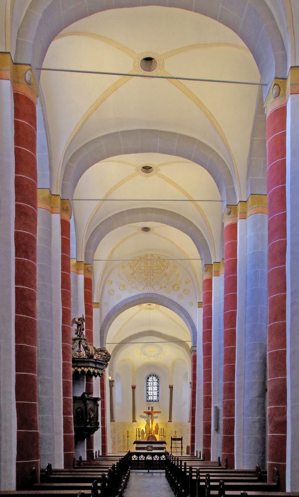 Kircheninnenraum Altbau mit Blick nach Osten