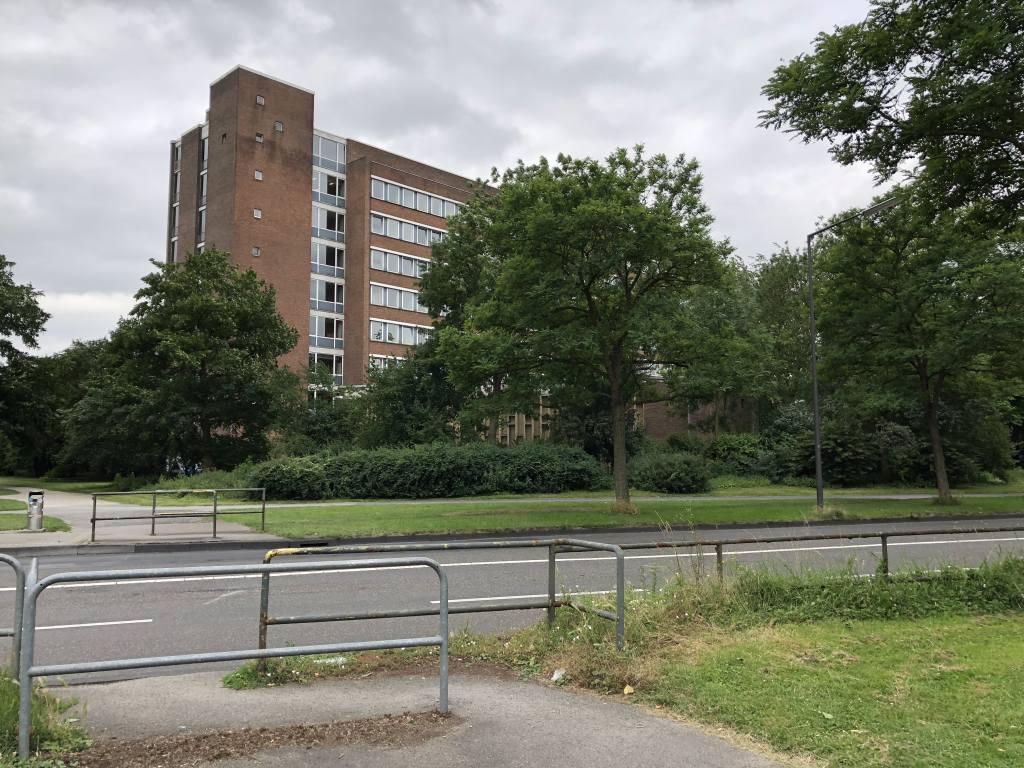 Ansicht Hochhaus von der Bachemer Straße