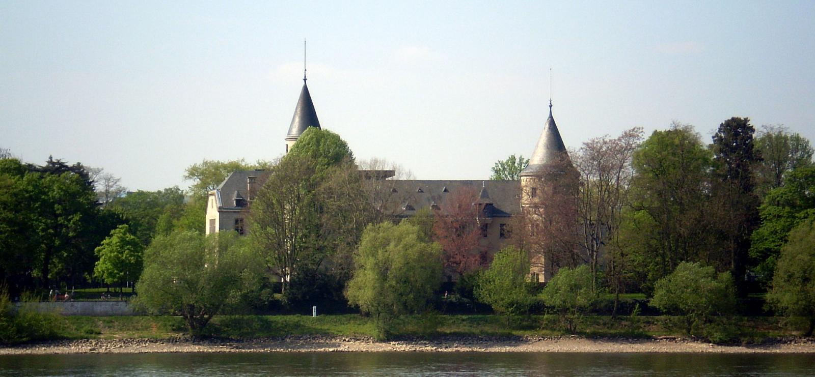 Blick vom Rhein auf das Haus Carstanjen