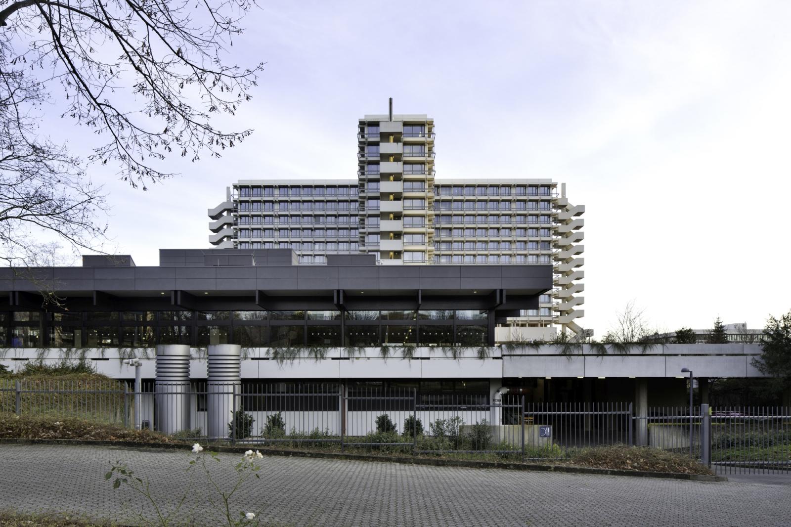 Kreuzbau Heinemannstraße 6, Ansicht von Nordwesten