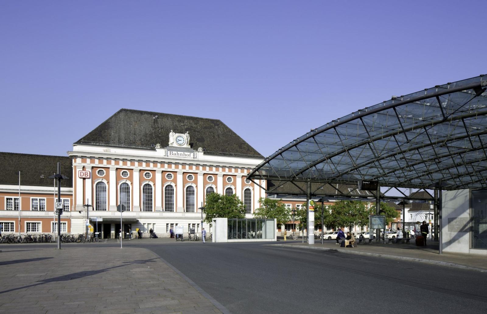 Bahnhof Hamm mit Vorplatz