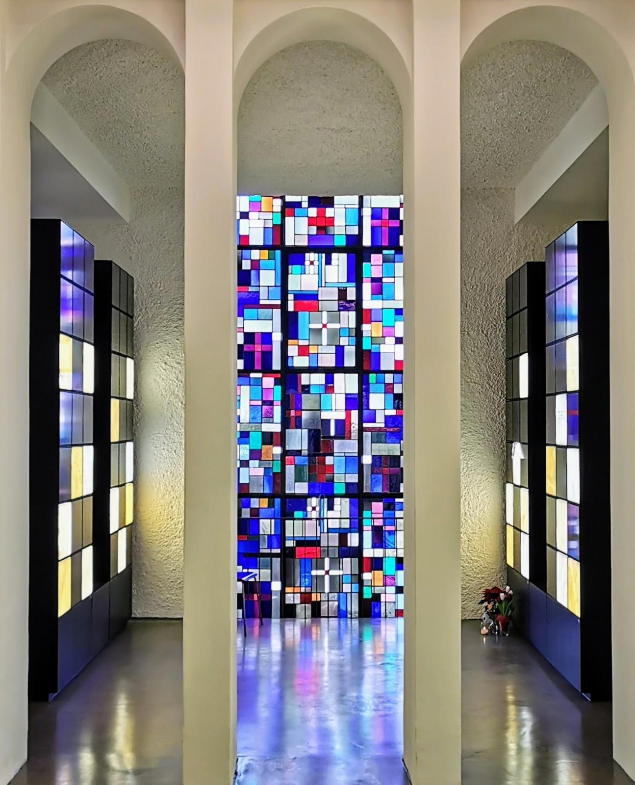 Kolumbarium auf der Empore