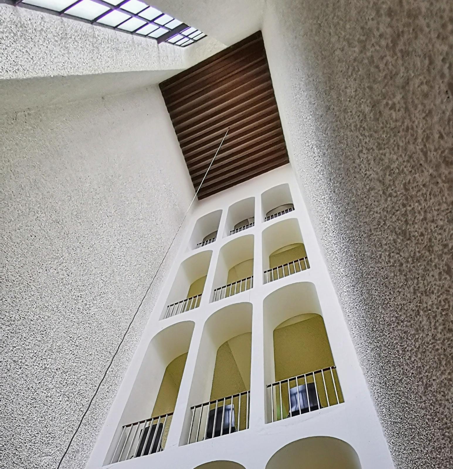 Blick nach oben zu den Emporen