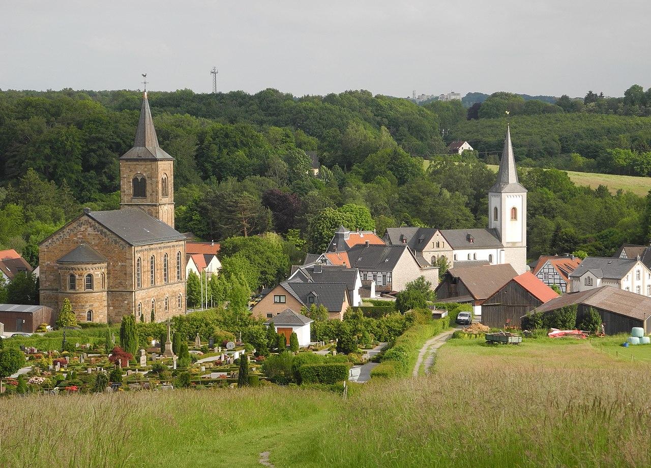 St Maximin mit benachbarter evangelischer Kirche