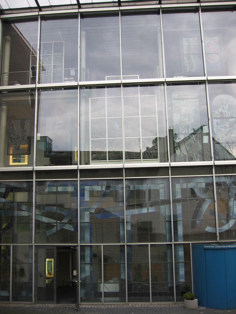 Glasfassade des Verbindungsbaus