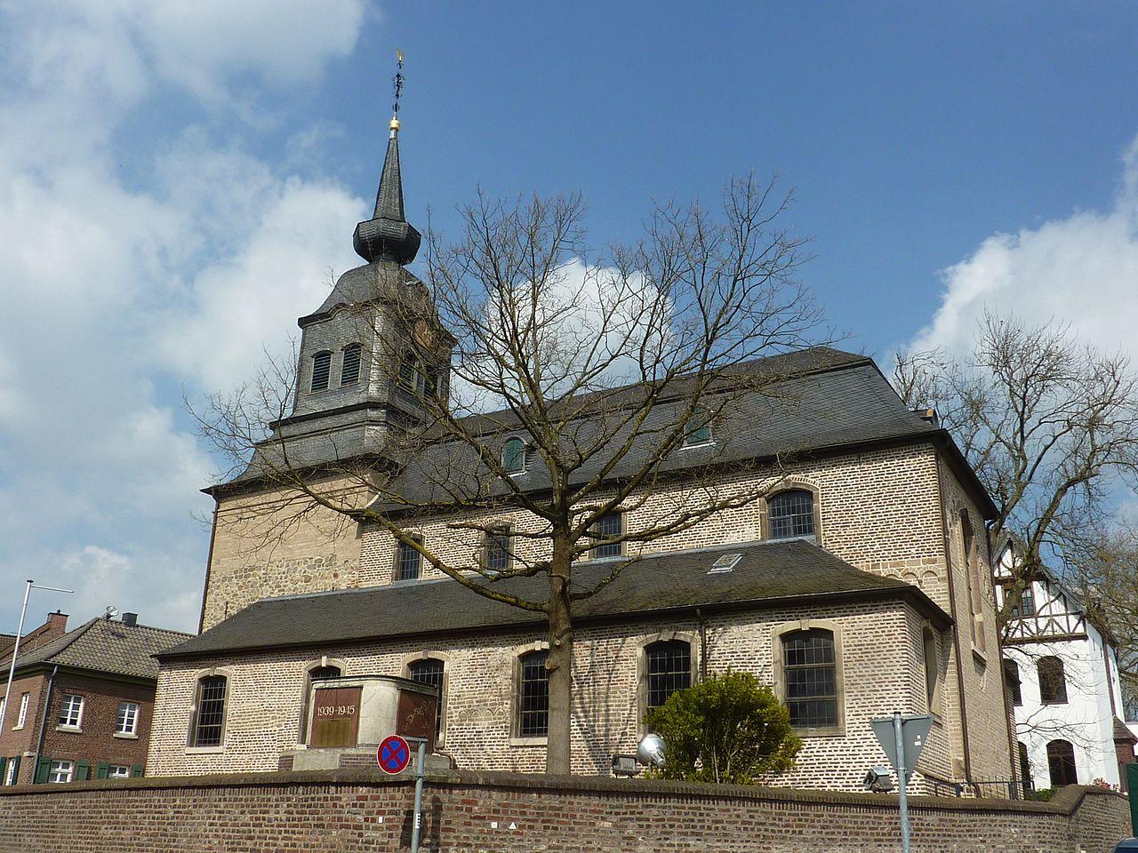 Blick auf die Kirche von Süden