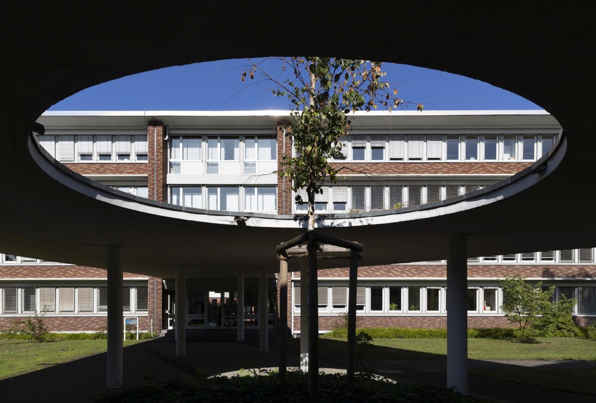 Runde Öffnung im Verbindungsdach