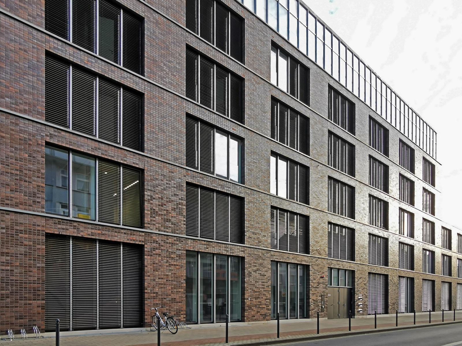 Verwaltungsgebäude mit Dachgewächshaus - Friedrich-Karl-Straße
