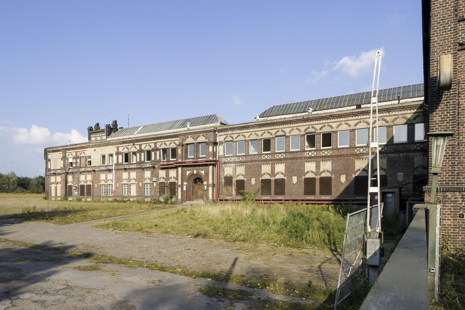 Verwaltungsgebäude am Schacht 2 von Westen gesehen
