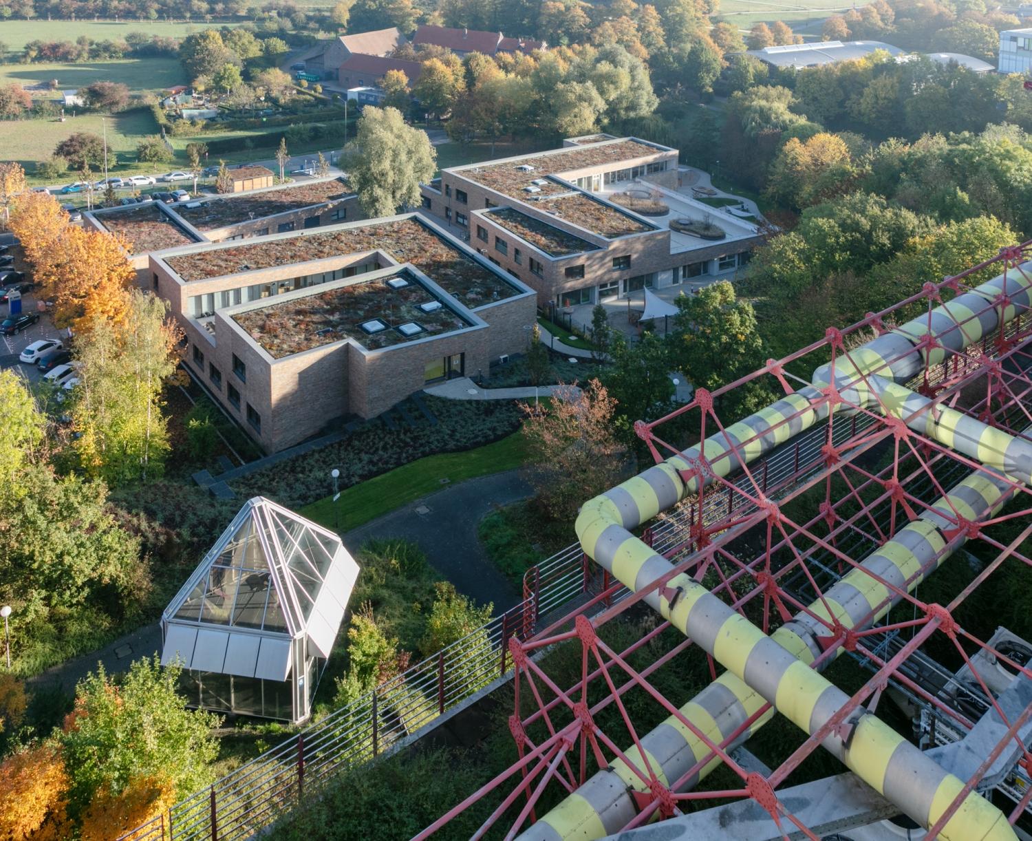 Blick auf Außenspielfläche Richtung Westen