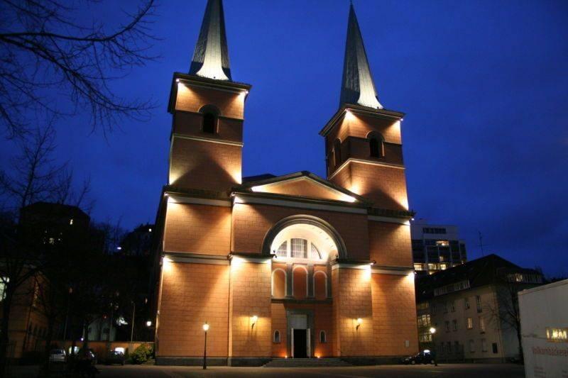 Südfassade bei Nacht