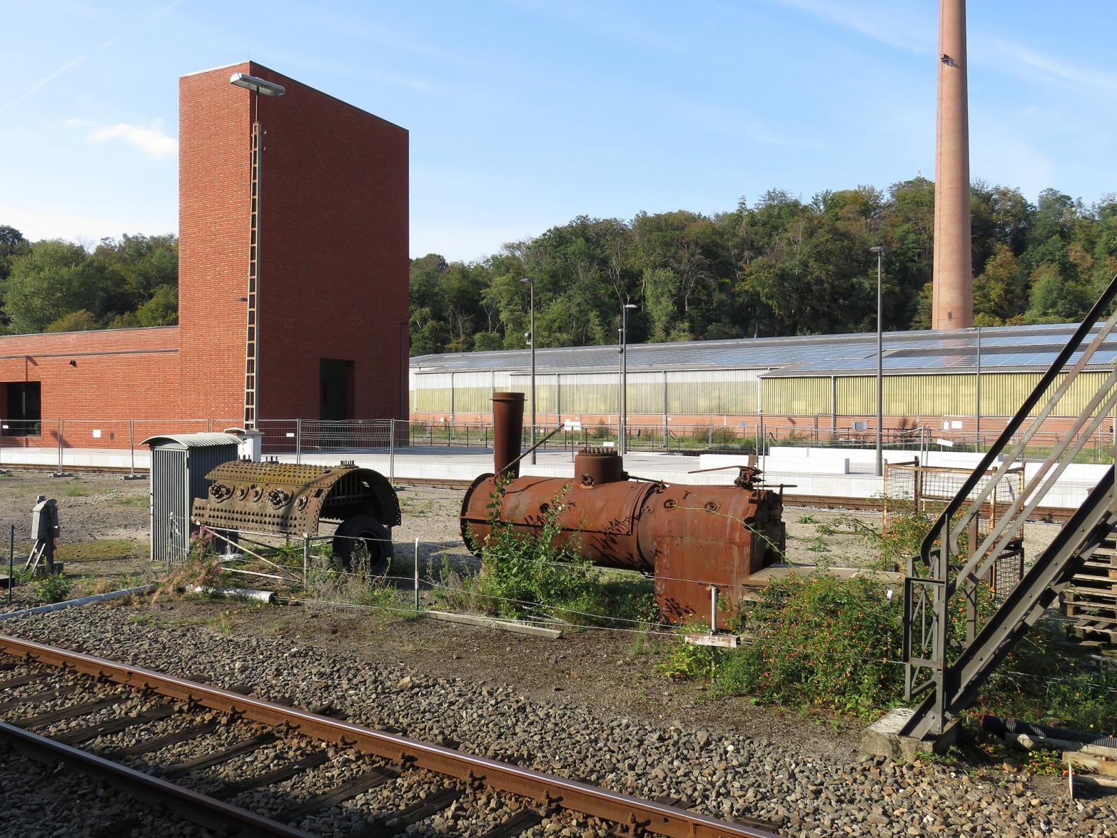 Außenperspektive aus Blickrichtung Südwesten, überhöhtes Eingangsportal