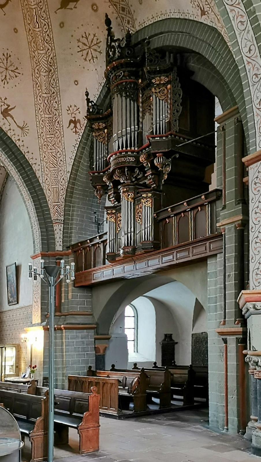 Blick zur Orgel