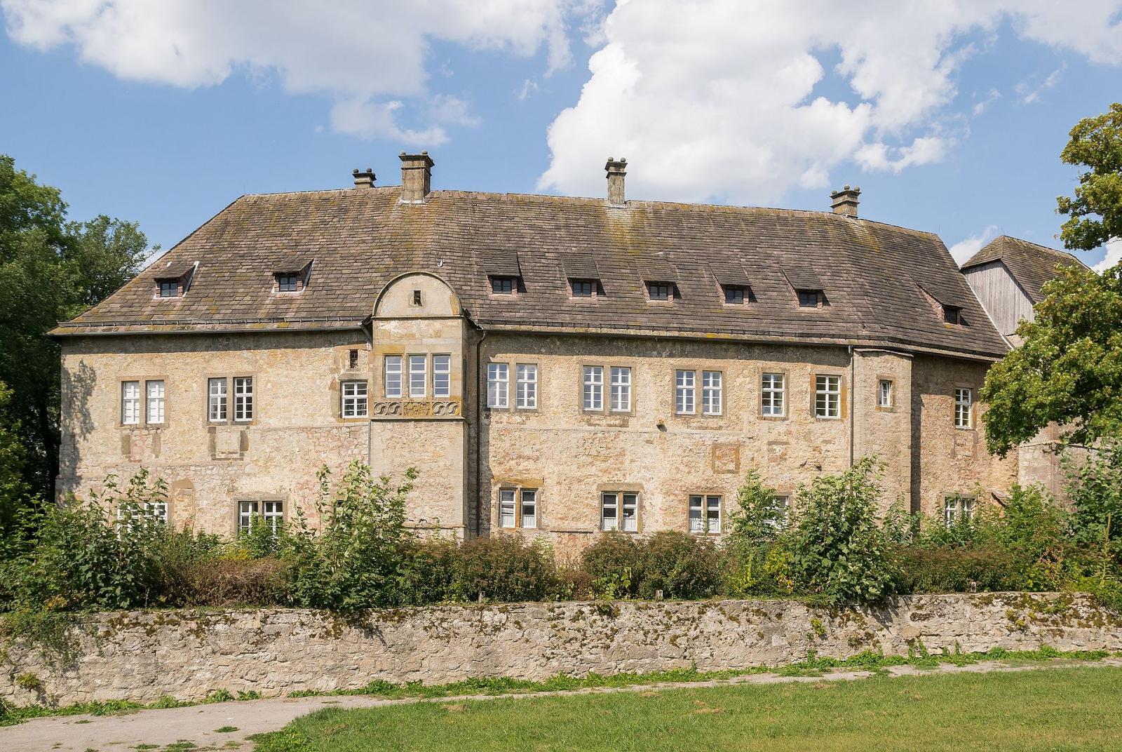 Südfassade der Burg Dringenberg