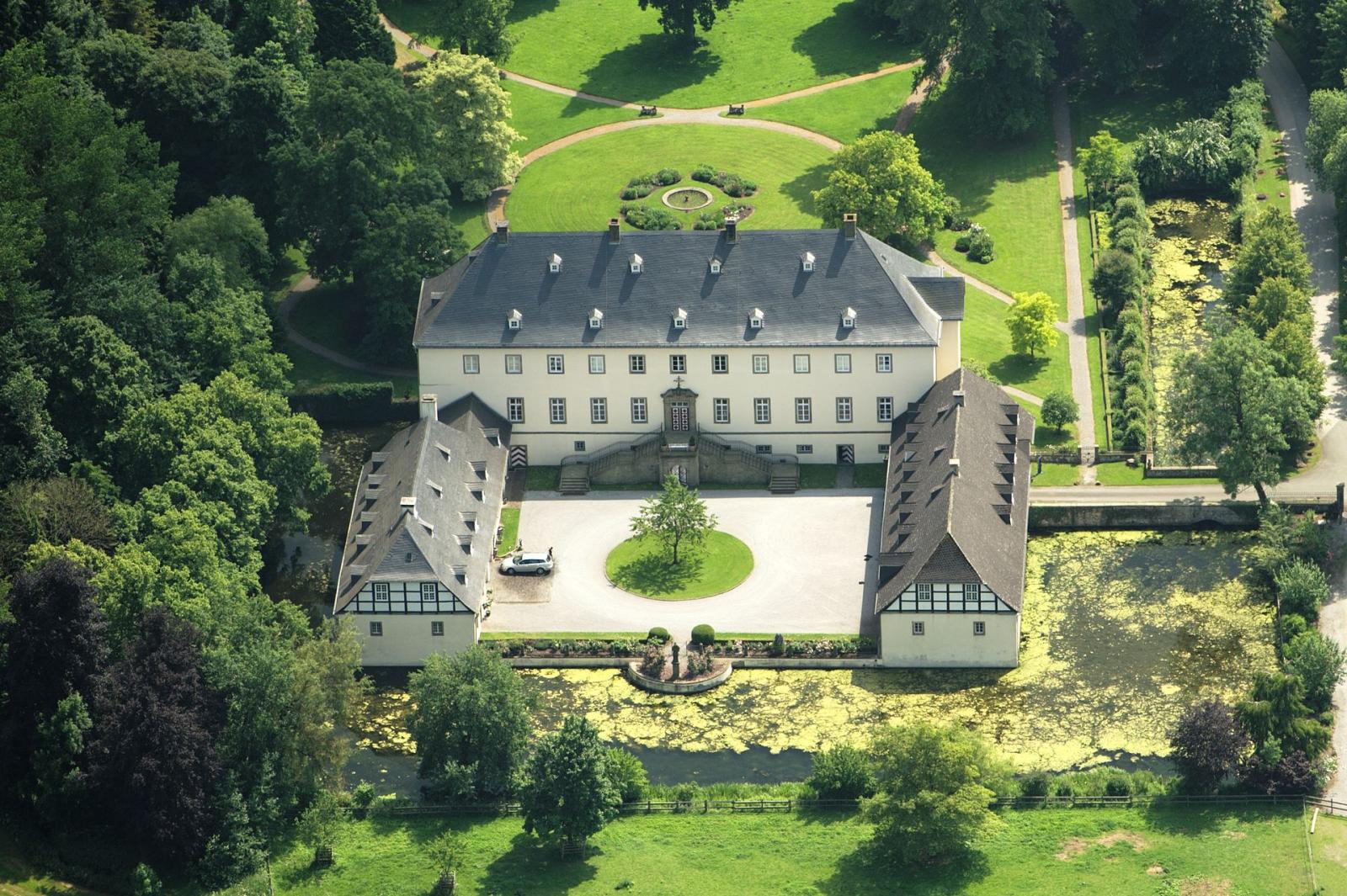 Schloss Alme, Schrägluftbild aus Blickrichtung Norden, Hofseite
