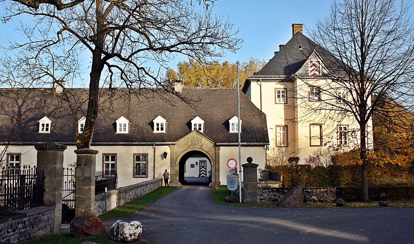 Schloss Alme, Ansicht Seitenflügel, Hofdurchfahrt