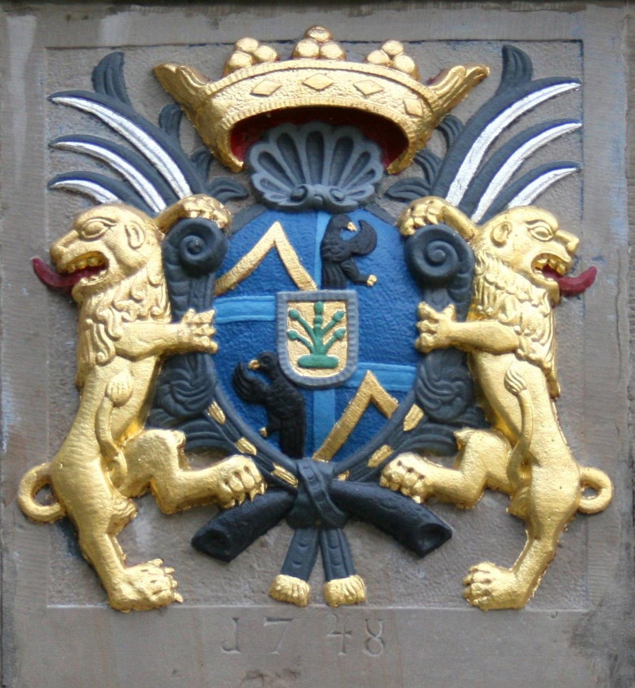 Wappen über dem Portal