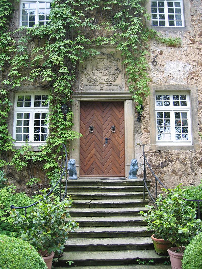 Eingangstüren des Herrenhauses