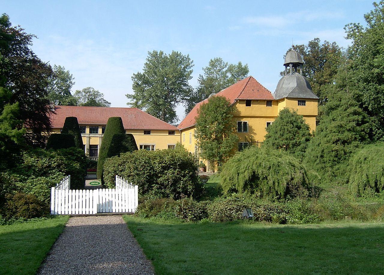 Das Gut vom Park aus gesehen