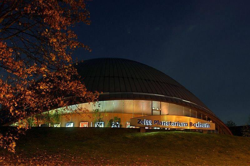 Planetarium in der Dämmerung
