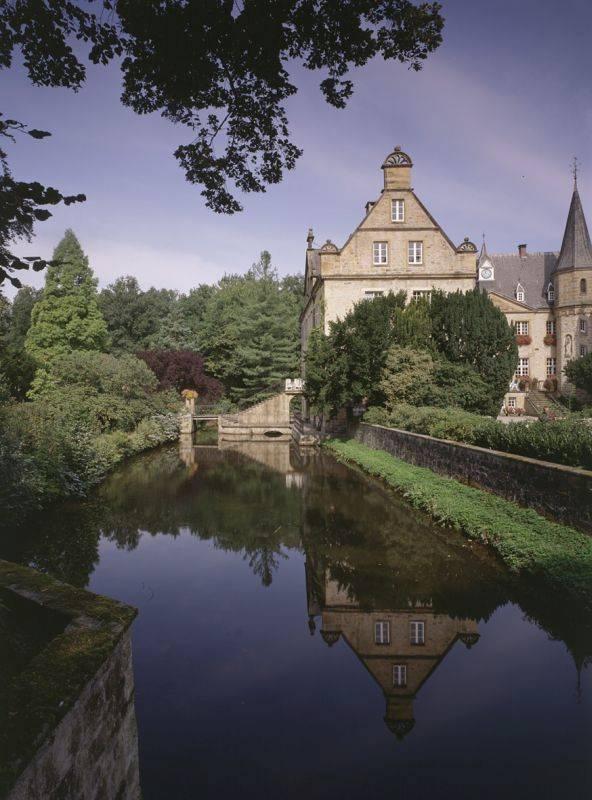 Surenburg mit Gräfte