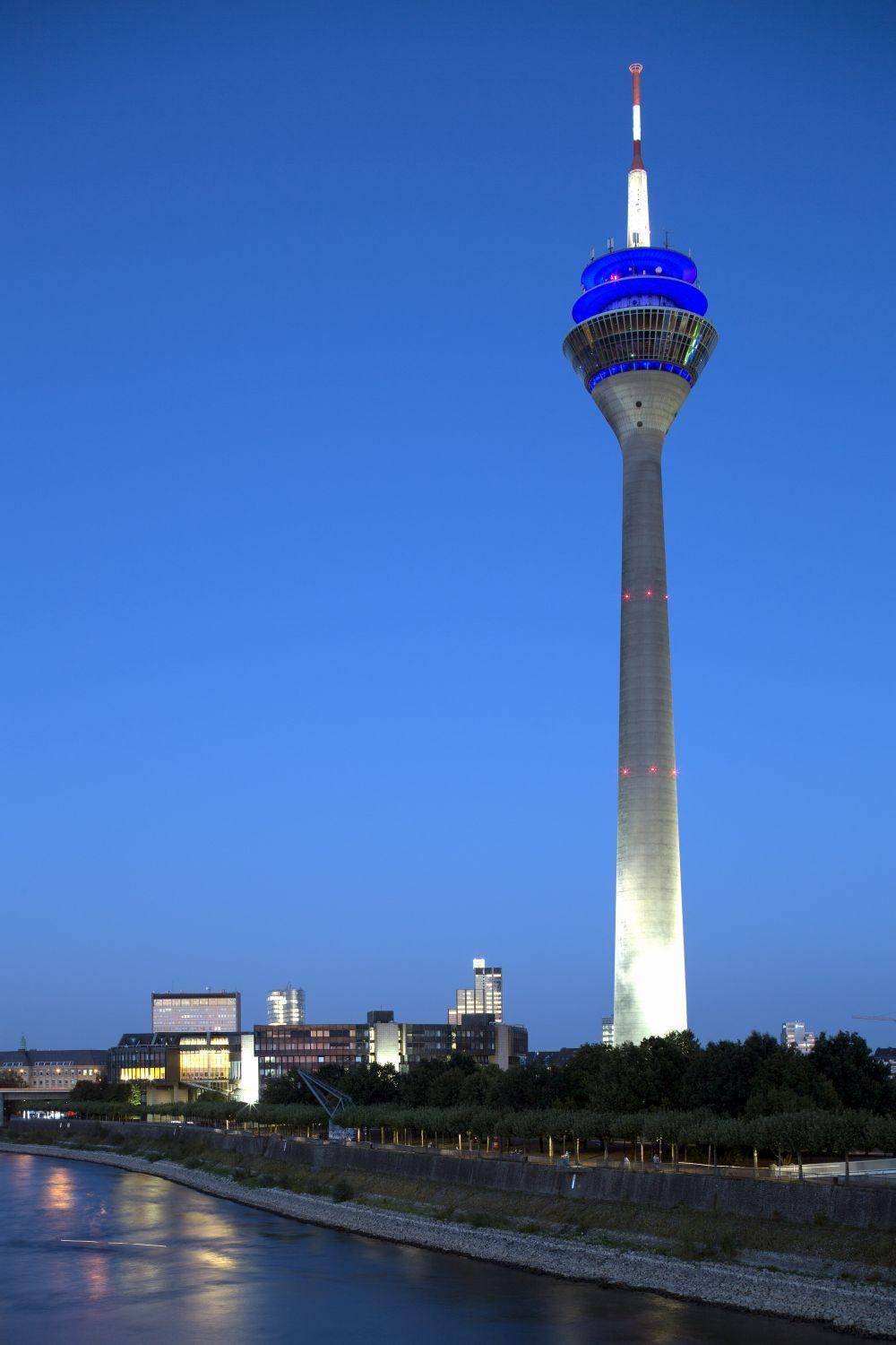 Rheinturm bei Nacht