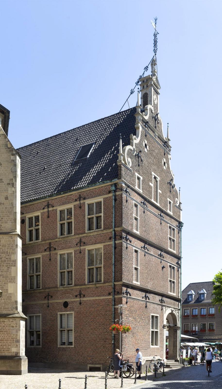 Seitliche Giebelansicht Rathaus Bocholt