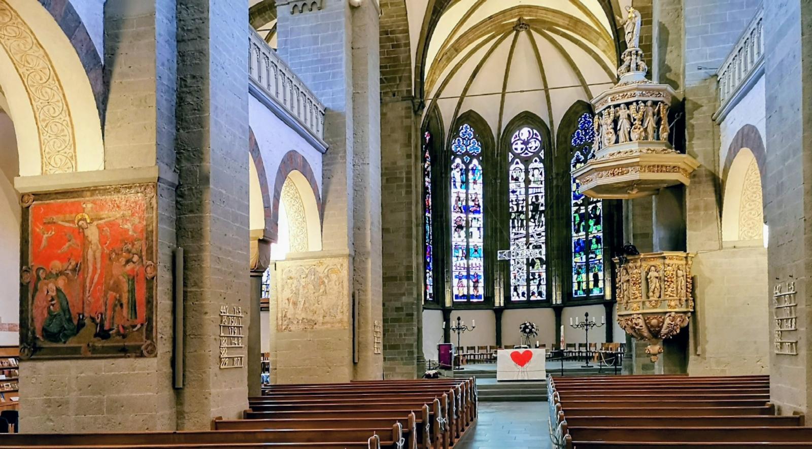 Kircheninnenraum, Blick Richtung Chor