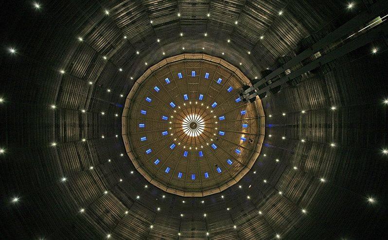 Blick an die Decke des Gasometers