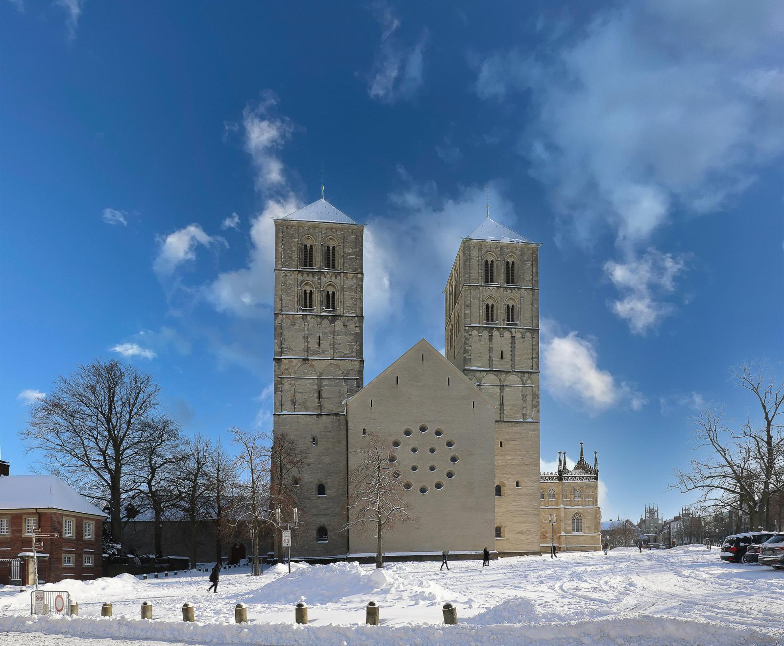 Dom St. Paulus Westansicht im Winter
