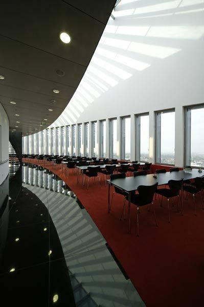 Restaurantbereich im Dachgeschoss