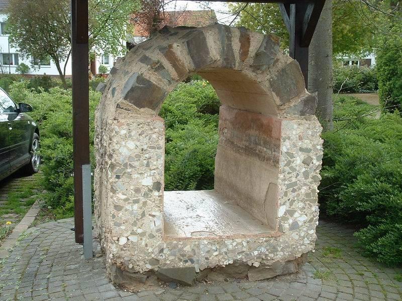 Original erhaltenes Stück der Wasserleitung, ausgestellt in Buschhoven