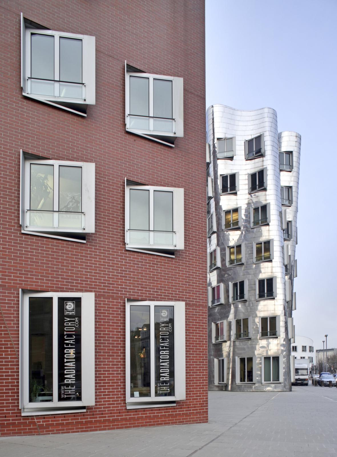 Neuer Zollhof Am Medienhafen (Gehry-Bauten) Düsseldorf, Architektur ...